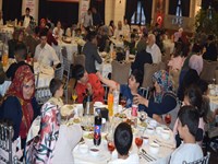 Öksüz ve Yetim Çocuklu Ailelere İftar Yemeği Düzenledi